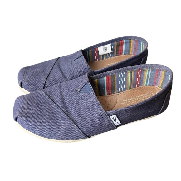 Toms Shoes - TOMS women’s size 7 Classic Canvas Slip-On Shoes - Navy blue lightweight summer